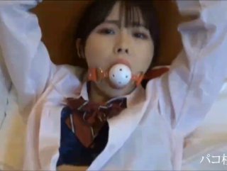 小鲜肉帅气男友操逼大战女友沙发上口交怼嘴,深喉打嘴桩，疯狂后入卖力操